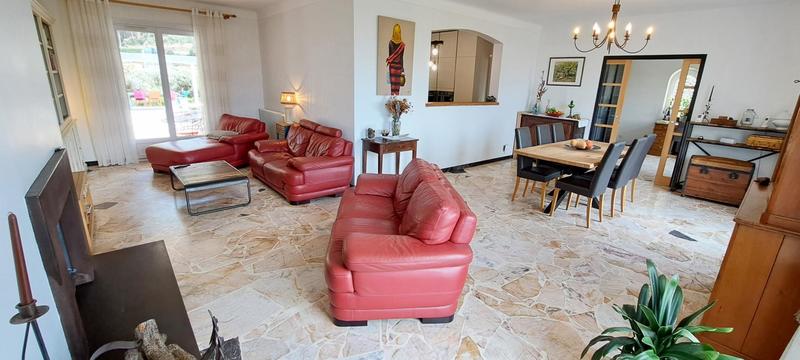 Propriété - 250 m² - 8 pièces