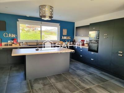 Maison - 183 m² - 9 pièces