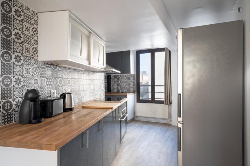 Chambre - 10 m² - 7 pièces