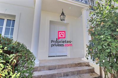 Maison - 200 m² - 6 pièces