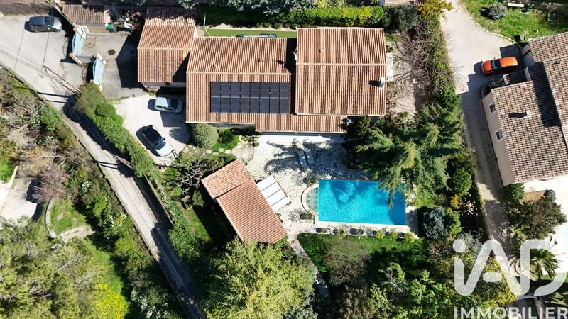 Maison - 210 m² - 5 pièces