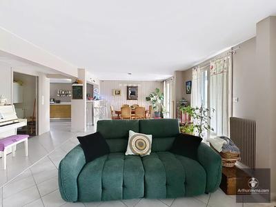 Maison - 303 m² - 10 pièces