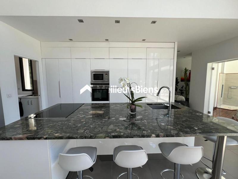 Propriété - 200 m² - 6 pièces