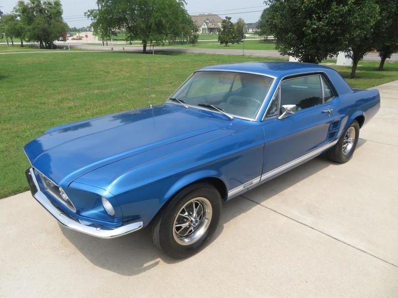 Ford Mustang coupe v8