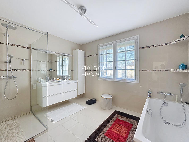 Villa - 187 m² - 6 pièces