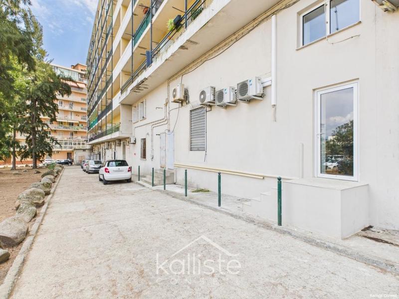 Local commercial - 68 m² - 4 pièces