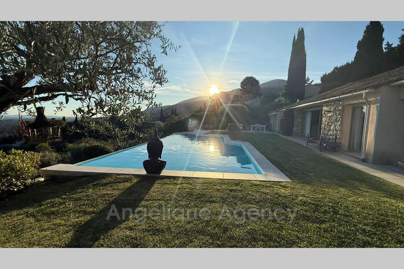 Maison - 200 m² - 7 pièces