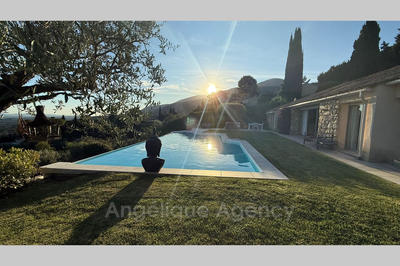 Maison - 200 m² - 7 pièces