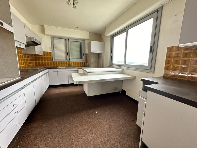 Maison - 210 m² - 7 pièces