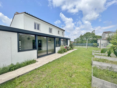 Villa - 213 m² - 8 pièces