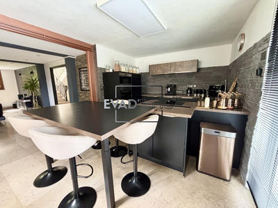 Maison - 257 m² - 8 pièces