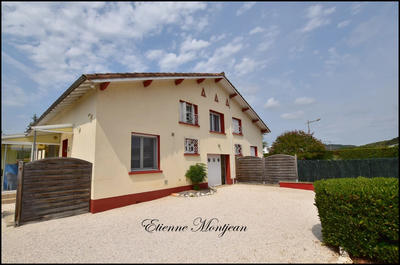 Maison - 257 m² - 13 pièces