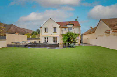 Maison - 240 m² - 7 pièces