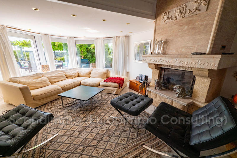 Maison - 234 m² - 9 pièces