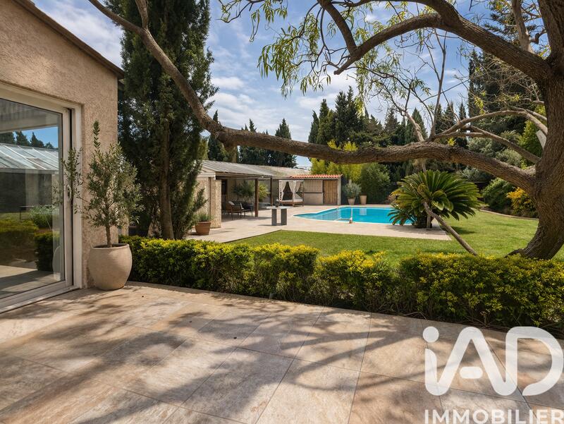 Maison - 230 m² - 9 pièces