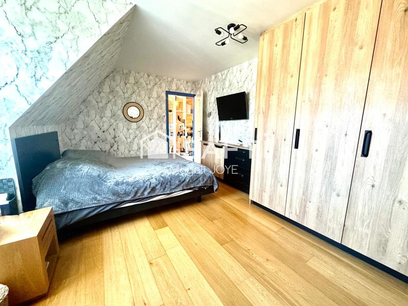 Maison - 217 m² - 8 pièces