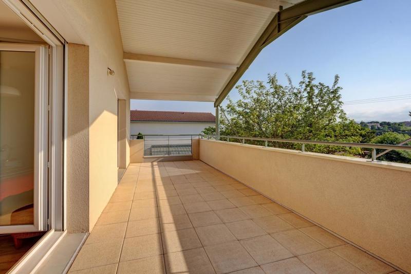 Maison - 240 m² - 8 pièces