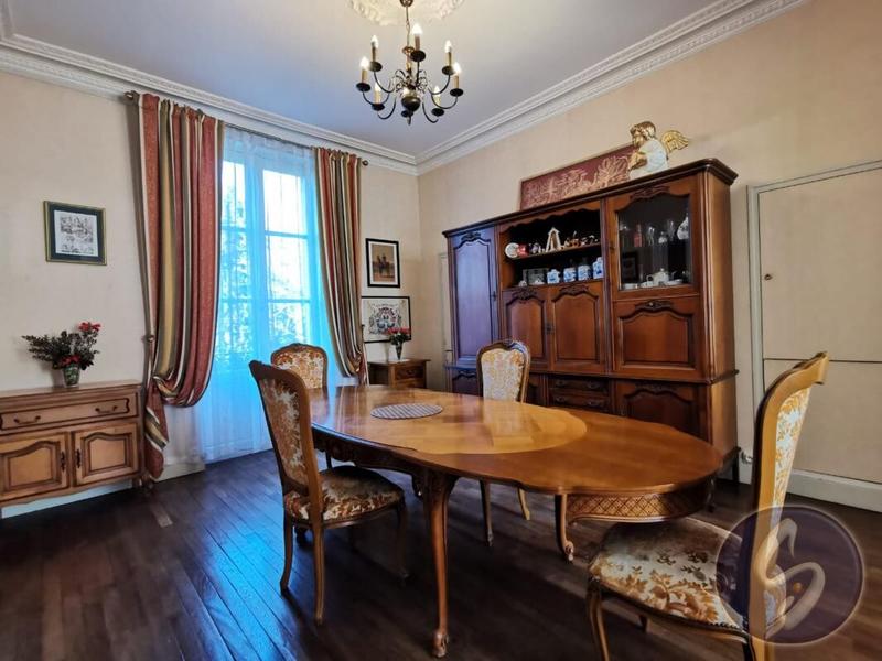 Maison - 177 m² - 8 pièces