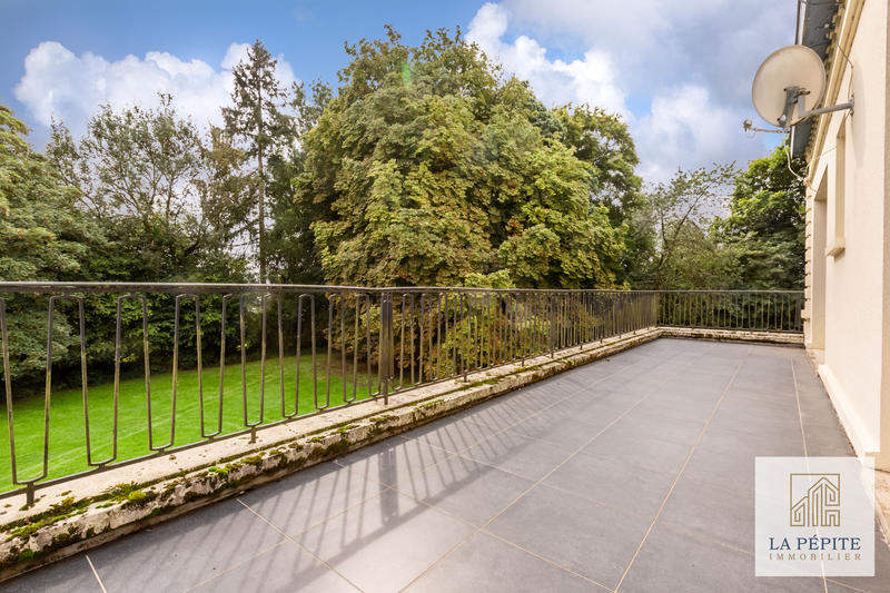 Maison - 315 m² - 10 pièces