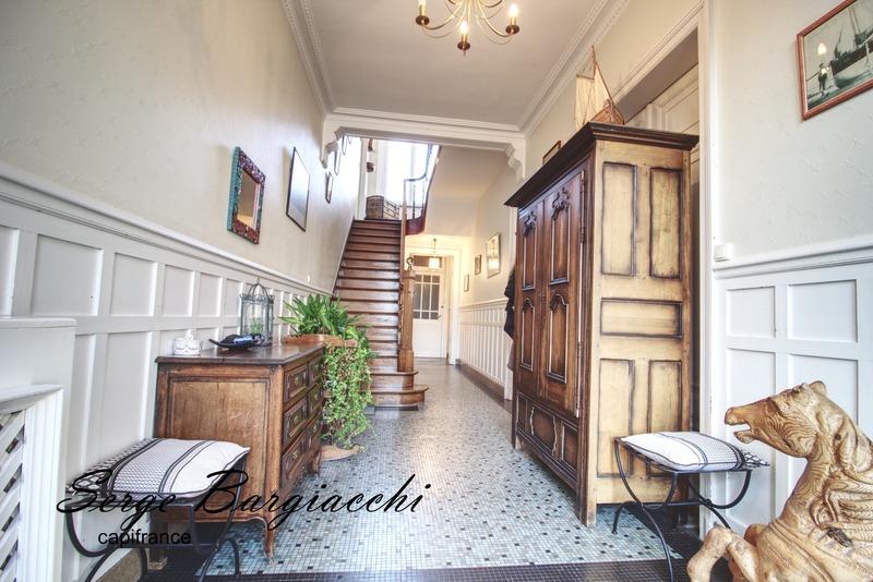 Maison bourgeoise - 214 m² - 8 pièces