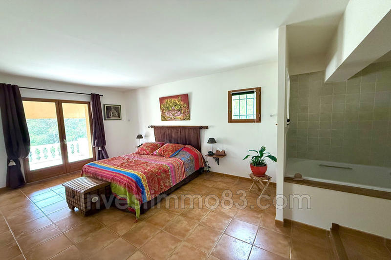 Propriété - 236 m² - 9 pièces