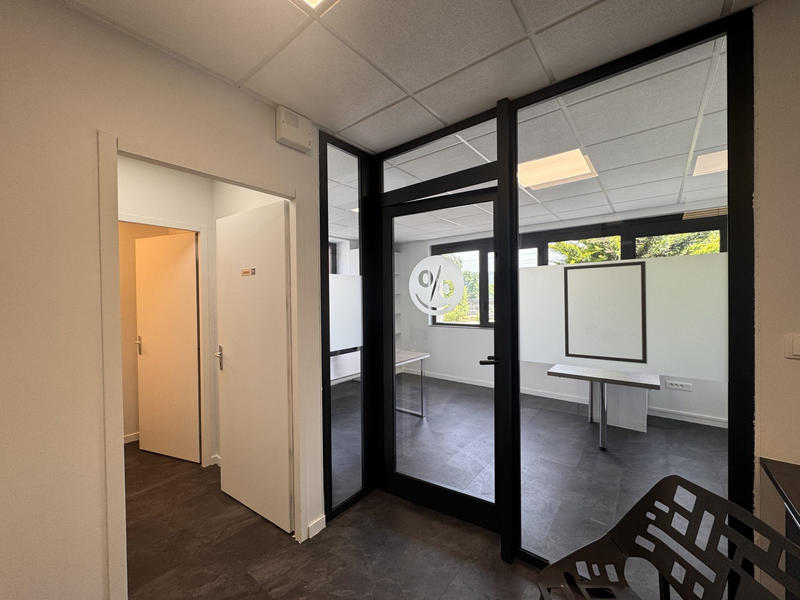 Bureau - 200 m² - 8 pièces