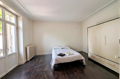 Maison - 180 m² - 8 pièces