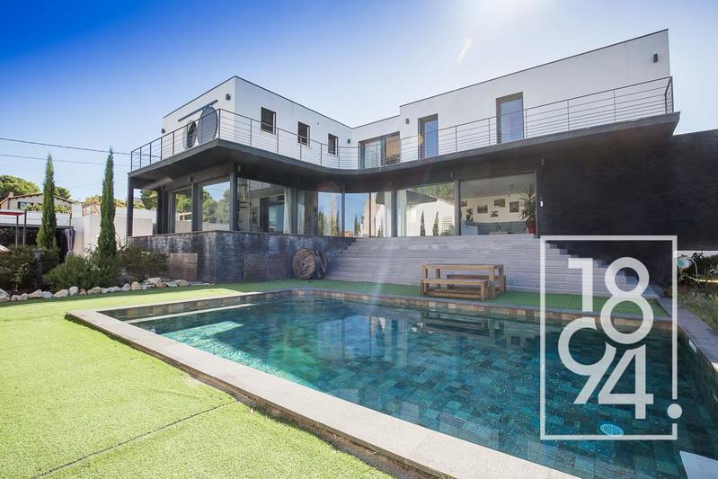 Maison - 270 m² - 5 pièces