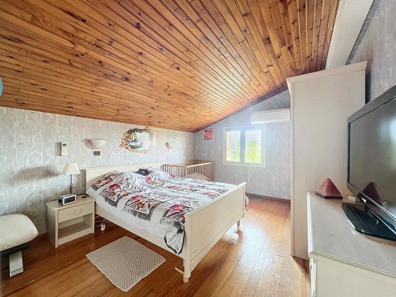 Maison - 210 m² - 6 pièces