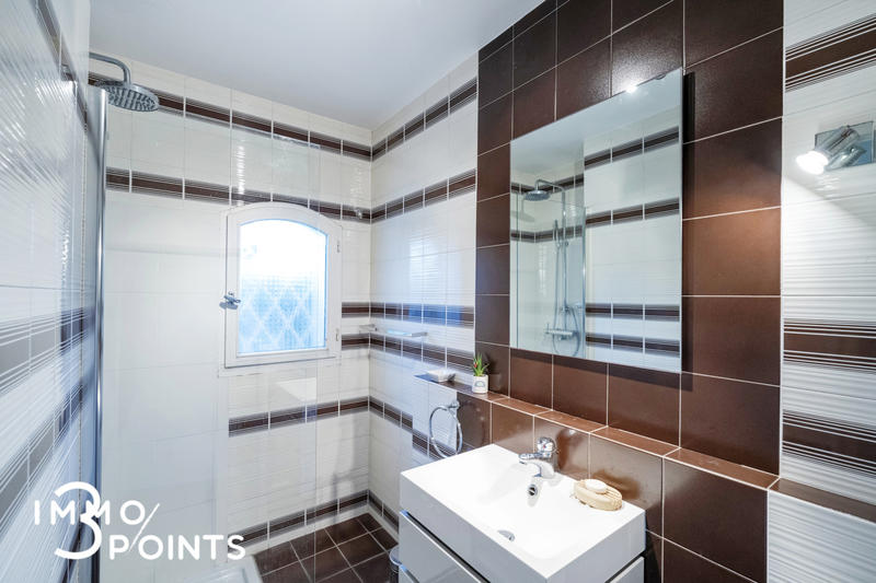 Villa - 275 m² - 16 pièces