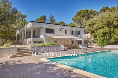 Villa - 240 m² - 6 pièces