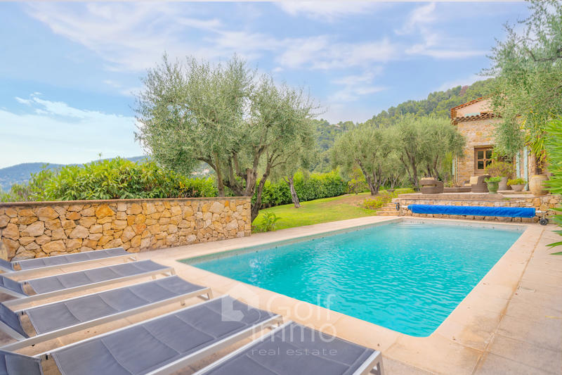 Maison - 240 m² - 7 pièces