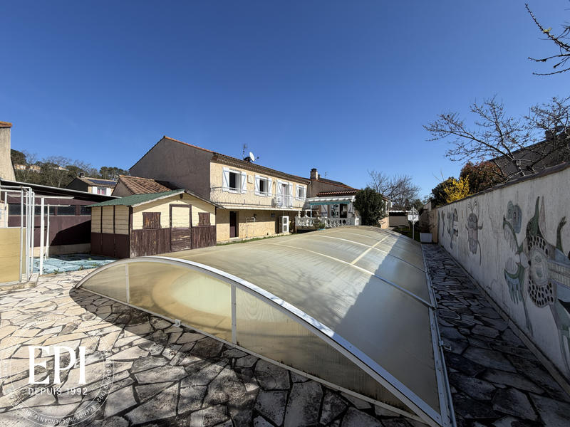 Maison - 158 m² - 9 pièces