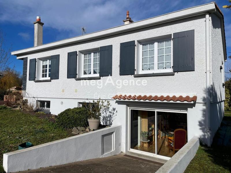 Maison - 230 m² - 5 pièces