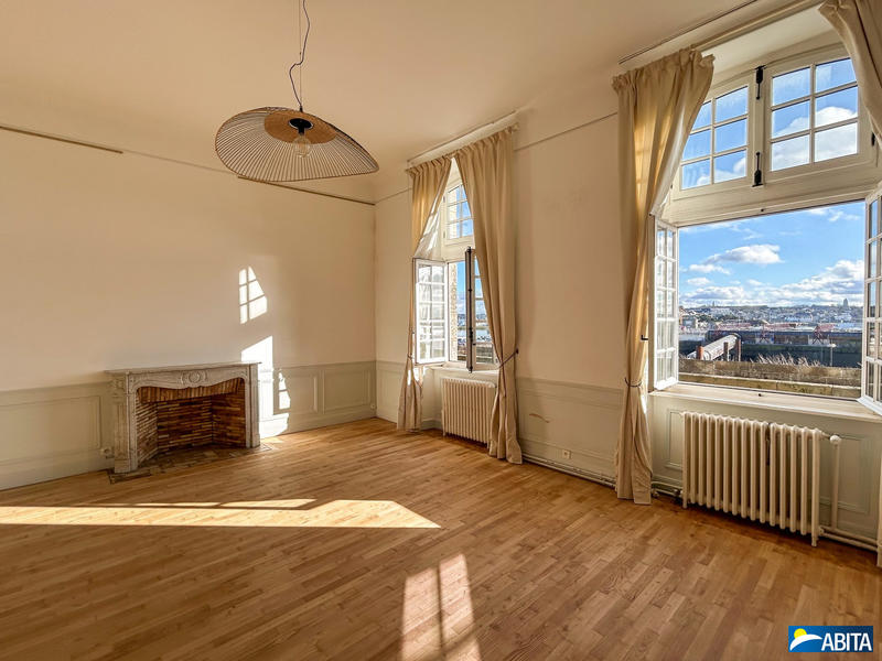 Appartement - 140 m² - 4 pièces