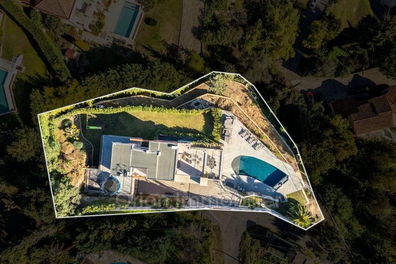 Maison contemporaine - 291 m² - 8 pièces