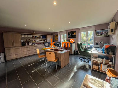 Appartement - 96 m² - 8 pièces