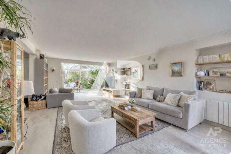 Maison - 266 m² - 7 pièces