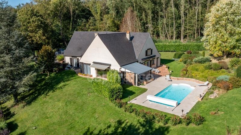 Maison - 300 m² - 10 pièces