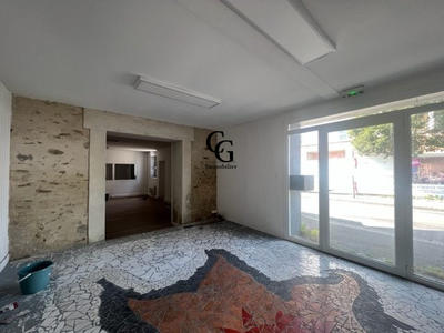 Local commercial - 200 m² - 5 pièces