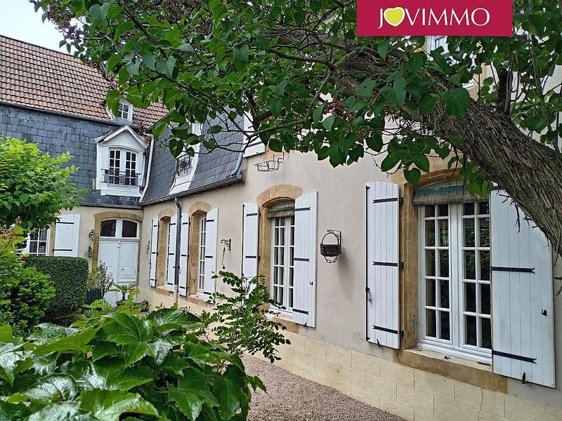 Maison - 215 m² - 8 pièces