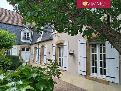 Maison - 215 m² - 8 pièces