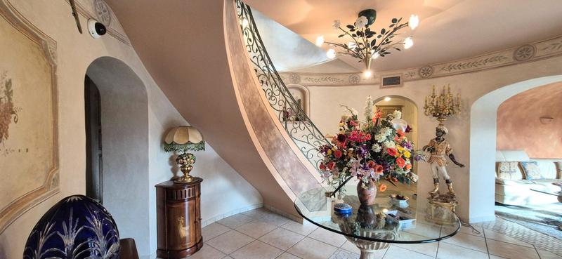 Maison - 208 m² - 7 pièces