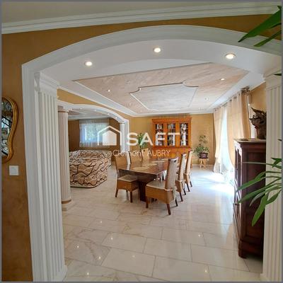 Maison - 213 m² - 7 pièces