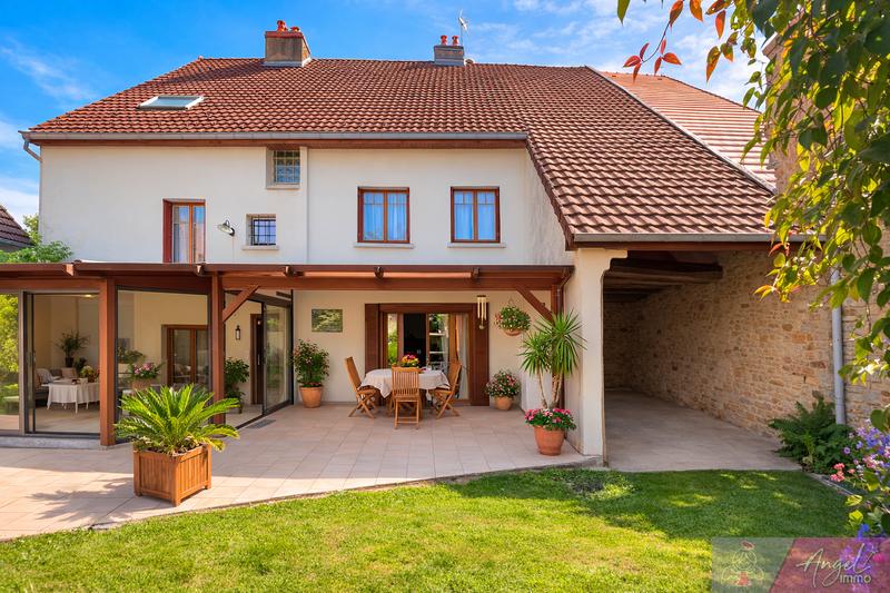 Maison - 230 m² - 13 pièces