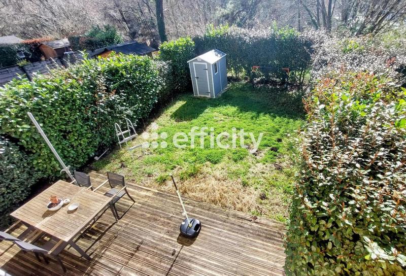 Maison jumelée - 82 m² - 4 pièces