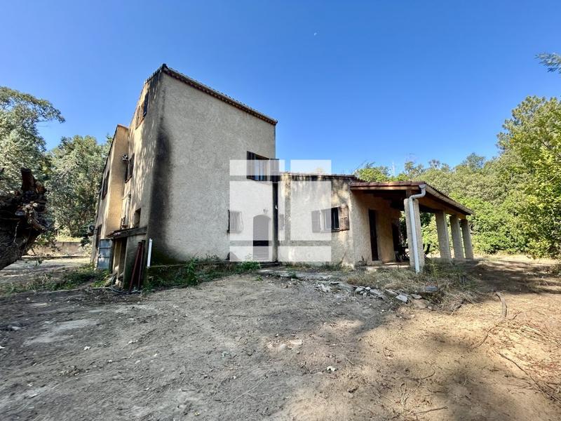 Maison - 260 m² - 9 pièces