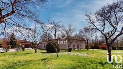 Maison - 372 m² - 12 pièces