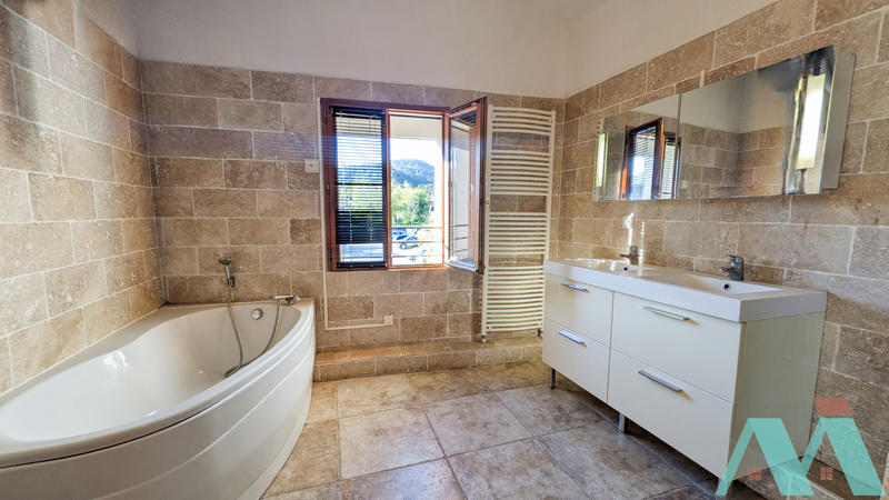 Maison - 137 m² - 4 pièces