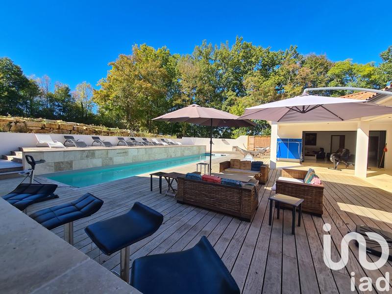 Maison - 250 m² - 7 pièces